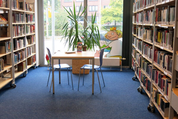 Blick in die Ausleihräume der Bücherhalle Lokstedt